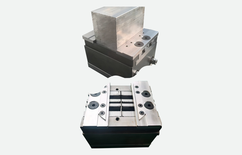 Pneumatic self-centering clamp and application scenarios